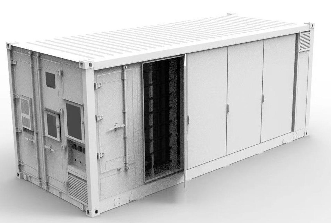 Eine 20-Fuß-Container-Schiffsenergieanlage mit geöffneter Seitentür und sichtbaren Batteriestrings